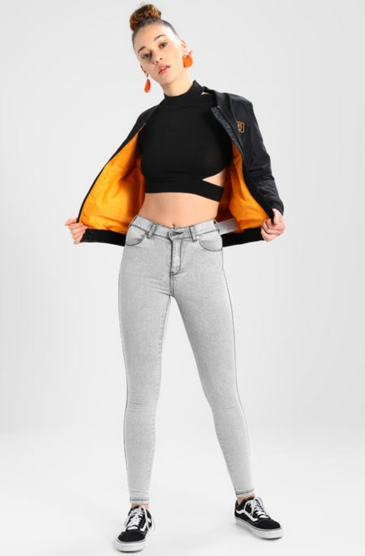 Lexy Worker White