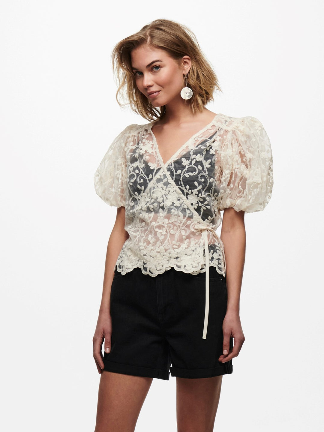 Temple Life Lace Puff